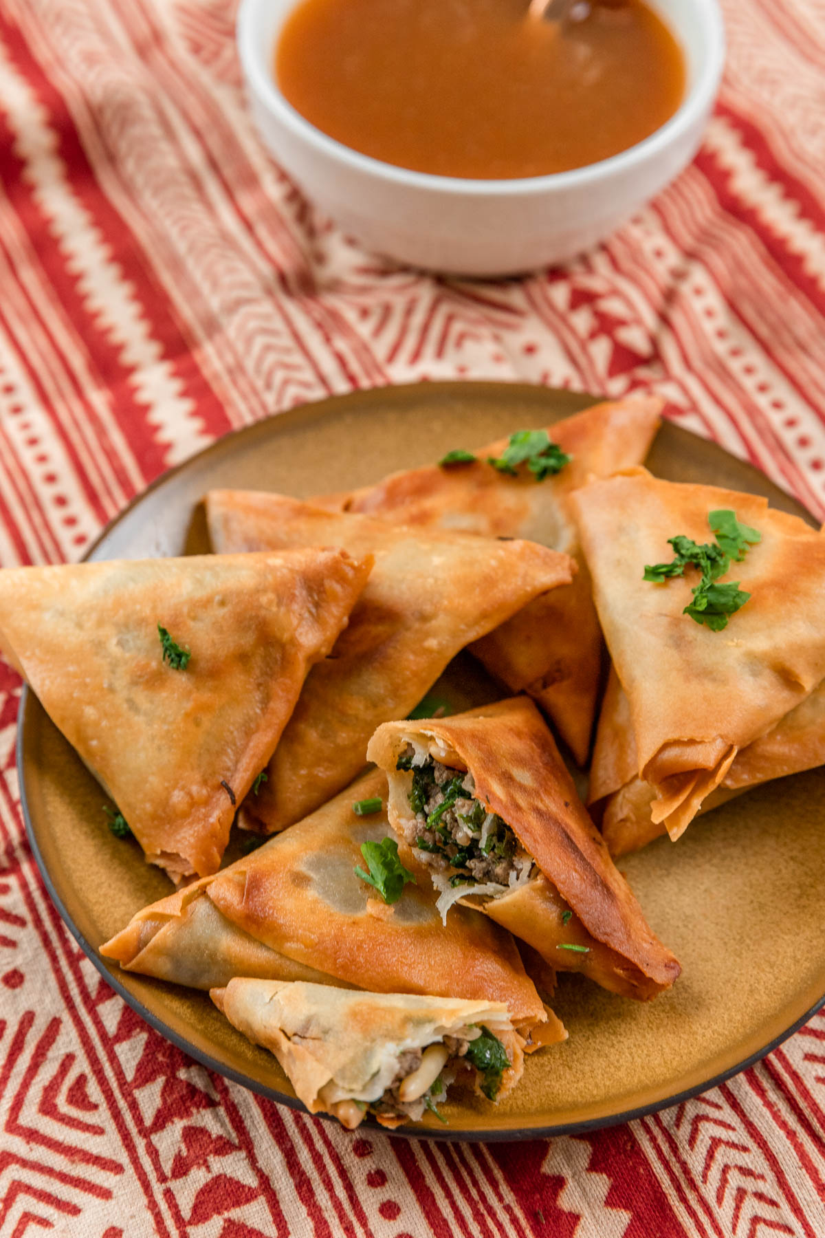 Crispy meat sambousek